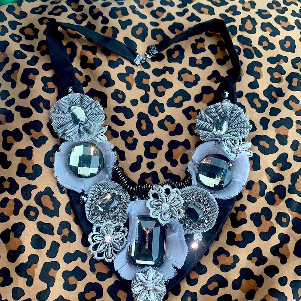 Gorgeous chunky rhinestone necklace